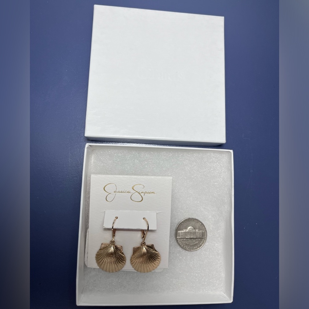 Shell Rose Gold Earrings - Picture 4 of 4